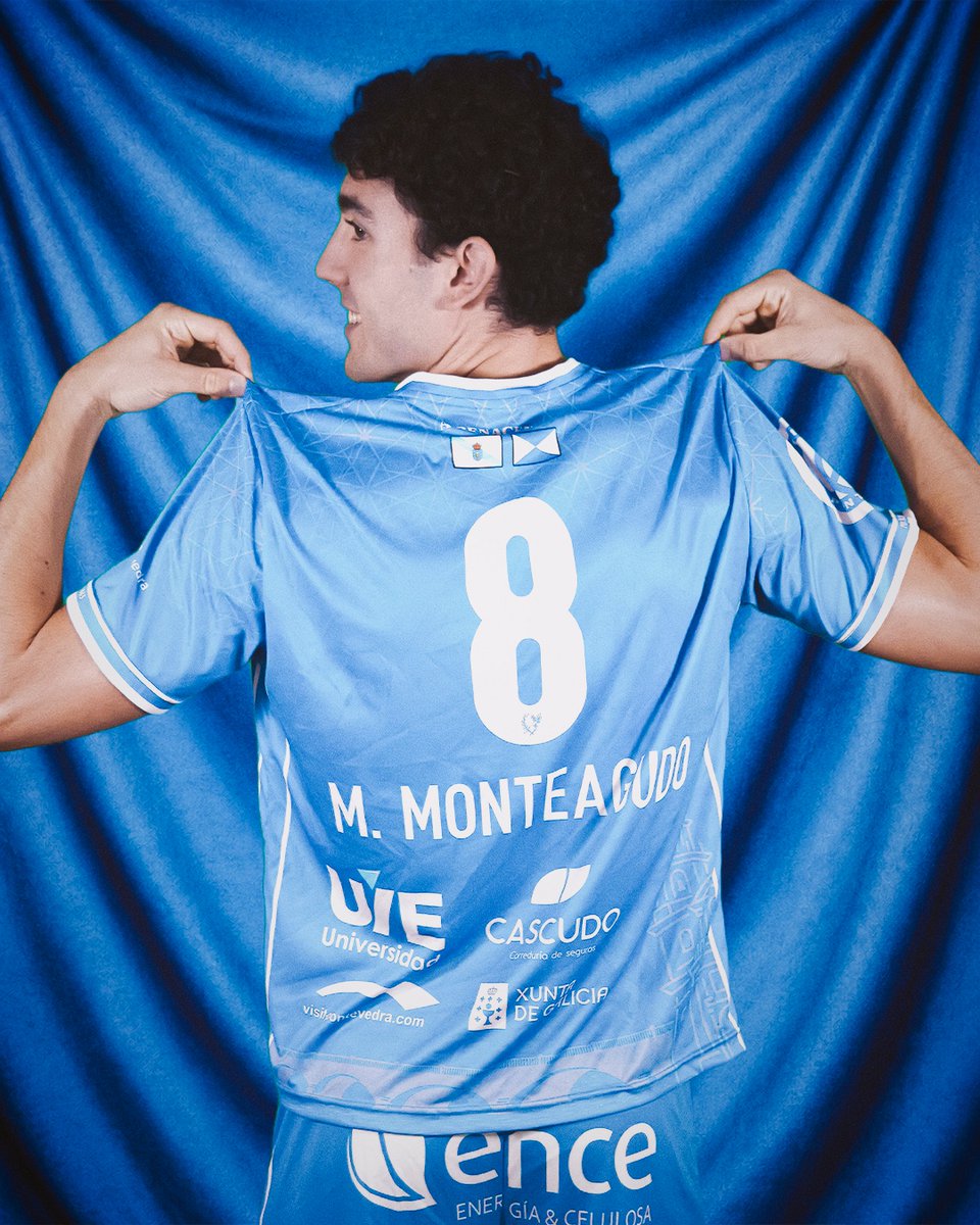 sdteucro's tweet photo. ℚ𝕌𝔼 𝕋𝔸𝕃 ℕ𝕆𝕊 ℚ𝕌𝔼𝔻𝔸? 😎💙

A nova camiseta xa ten protagonistas. Que che parece?

Deixámosche que a valores ti nos comentarios 👇

#TeucroLintel #ARenacenza #SerOQueSomos https://t.co/sxdd1eiZQt