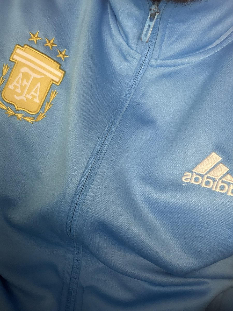 Loguito6's tweet photo. Ma tenue est prête pour la vidéo sur Cr7 ✅ https://t.co/79rmwonEX6