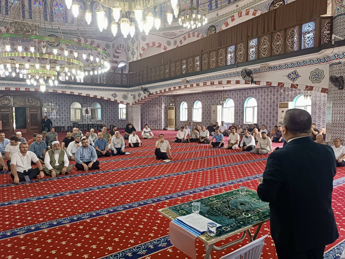 celaleddin_gul's tweet photo. TOROSLAR’DA DİN GÖREVLİLERİYLE MUTAT TOPLANTIDA BULUŞTUK 

Mil-Diyanet Sen Genel Başkanı Celaleddin Gül ve heyeti, Toroslar İlçe Müftülüğü mutat personel toplantısına katılarak ilçede görev yapan din görevlileriyle bir araya geldi. Toplantıda din hizmetlerinin sahadaki durumu, din görevlilerinin karşılaştığı sorunlar ve güncel mesleki konular üzerine değerlendirmelerde bulunuldu.

Sendikal faaliyetlerin tanıtıldığı ve din görevlilerinin görüş ve beklentilerinin de dinlendiği buluşmada, sahada yürütülen hizmetlerin daha etkin ve verimli şekilde sürdürülebilmesi için karşılıklı fikir alışverişinde bulunuldu. Program, samimi bir atmosferde gerçekleşen sohbet ve değerlendirmelerin ardından sona erdi.

Mil-Diyanet Sen
Genel Merkezi
#diyanet
#mersin