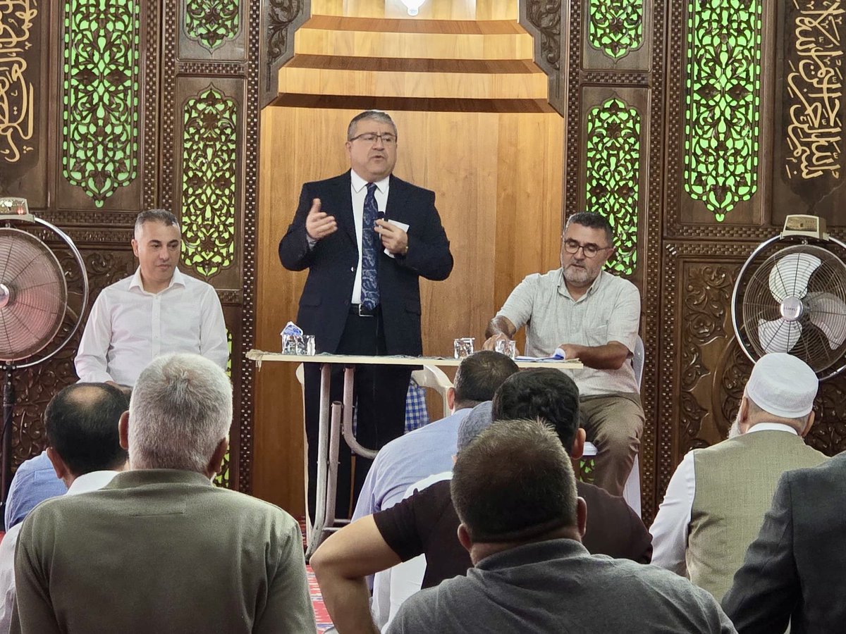 celaleddin_gul's tweet photo. TOROSLAR’DA DİN GÖREVLİLERİYLE MUTAT TOPLANTIDA BULUŞTUK 

Mil-Diyanet Sen Genel Başkanı Celaleddin Gül ve heyeti, Toroslar İlçe Müftülüğü mutat personel toplantısına katılarak ilçede görev yapan din görevlileriyle bir araya geldi. Toplantıda din hizmetlerinin sahadaki durumu, din görevlilerinin karşılaştığı sorunlar ve güncel mesleki konular üzerine değerlendirmelerde bulunuldu.

Sendikal faaliyetlerin tanıtıldığı ve din görevlilerinin görüş ve beklentilerinin de dinlendiği buluşmada, sahada yürütülen hizmetlerin daha etkin ve verimli şekilde sürdürülebilmesi için karşılıklı fikir alışverişinde bulunuldu. Program, samimi bir atmosferde gerçekleşen sohbet ve değerlendirmelerin ardından sona erdi.

Mil-Diyanet Sen
Genel Merkezi
#diyanet
#mersin