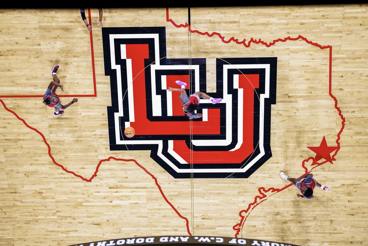 LamarWBB's tweet photo. Practice from a different perspective 🏀👀

#TogetHER | #PeckEmCards https://t.co/43Hr0Wdkfm