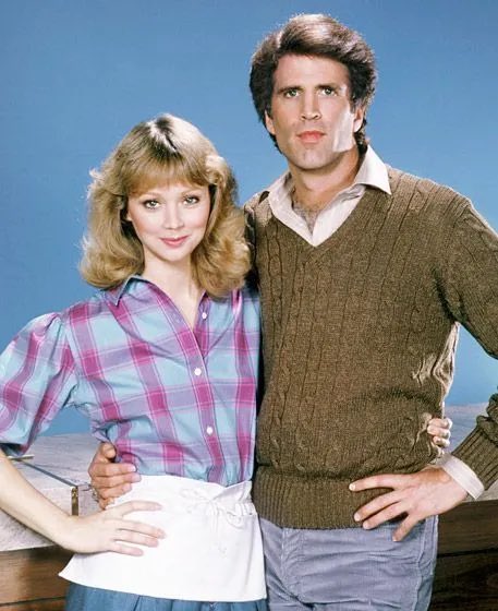 DrPopCultureUSA's tweet photo. September 29, 1982: "Cheers" premieres on NBC, starring Ted Danson and Shelley Long. https://t.co/heC8C7n4Em