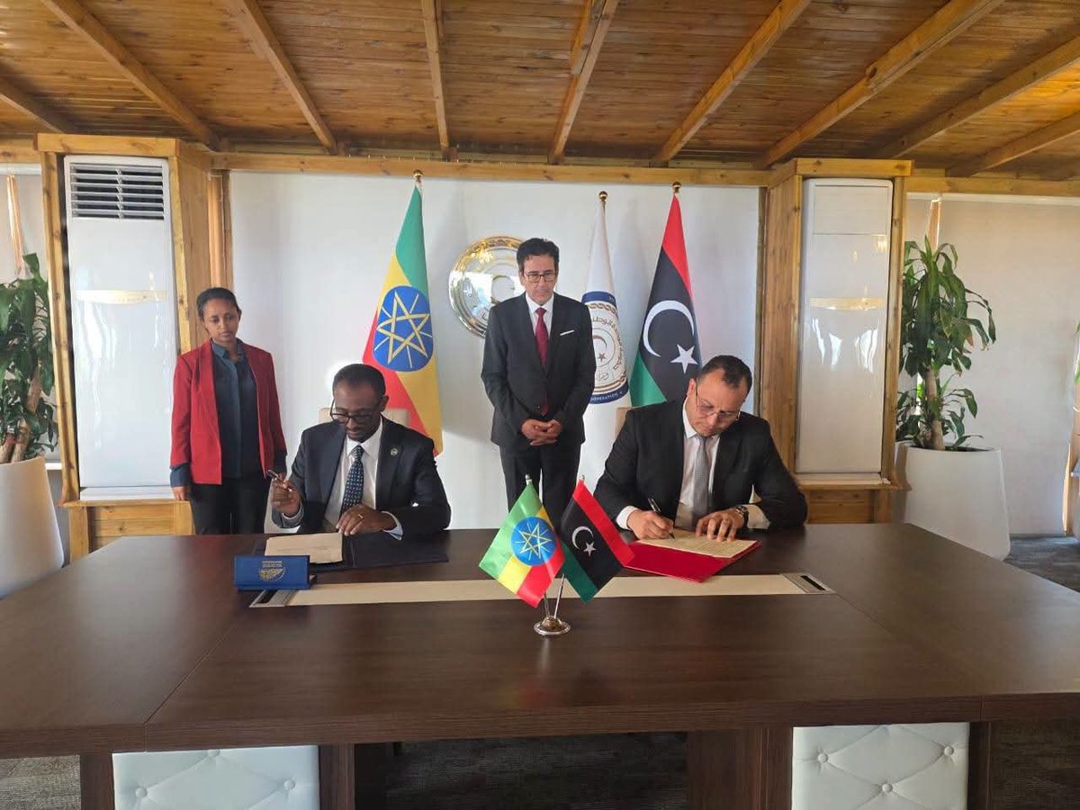 MFAEthiopiaAR's tweet photo. عُقد اجتماع كبار الخبراء الإثيوبي-الليبي في طرابلس يومي28و29سبتمبر 2026،لبحث تعزيز التعاون في المجالات السياسية والاقتصادية والأمنية والاستثمار والنقل الجوي

واتفق الجانبان على عقد الدورة الثانية للجنة الوزارية المشتركة في طرابلس خلال النصف الأول من2027

#وزارة_الخارجية_الإثيوبية https://t.co/iCq84mbjNw