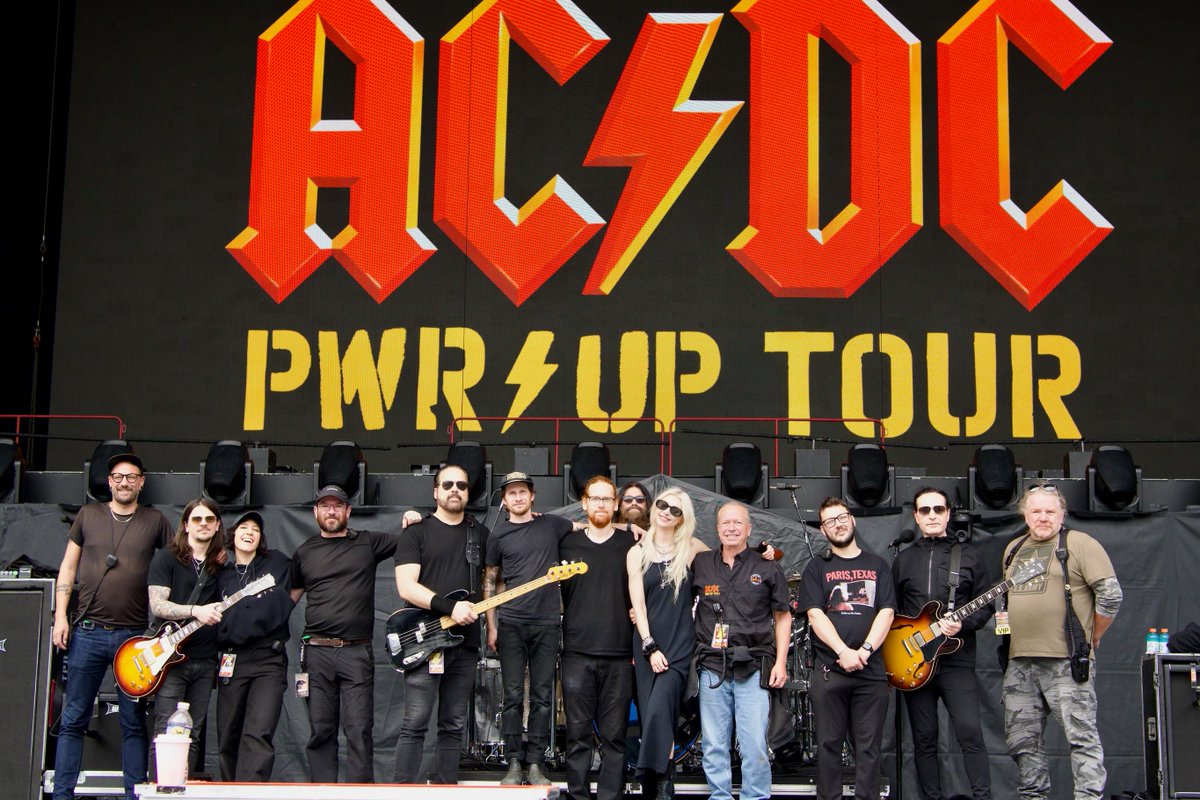 TPROfficial's tweet photo. AC/DC …we love you, thank you for everything you’ve done for us, for almost 3 years a dream came true ⚡️⚡️⚡️ thank you Philly for a truly great last show with one of the greatest bands of all time https://t.co/nRg8e9Ix7D