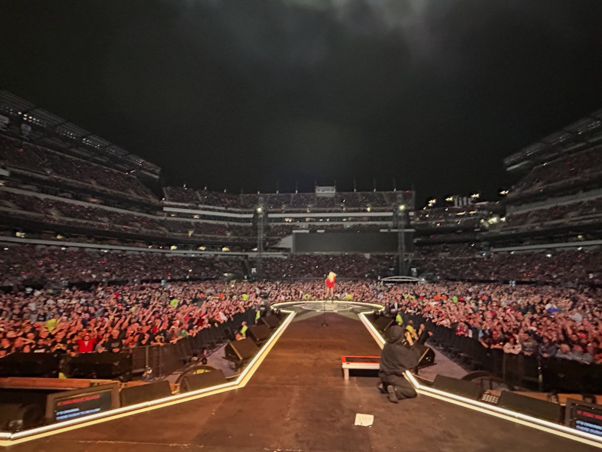 TPROfficial's tweet photo. AC/DC …we love you, thank you for everything you’ve done for us, for almost 3 years a dream came true ⚡️⚡️⚡️ thank you Philly for a truly great last show with one of the greatest bands of all time https://t.co/nRg8e9Ix7D
