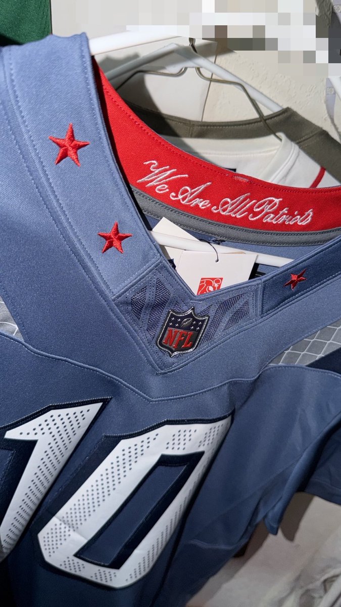 uhwoop's tweet photo. look what just came in the mail. one of my favorite part of the jerseys is the stitched stars. banger
#IStandWithDrakeMaye https://t.co/VIIe61DH3O