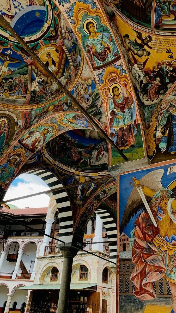 magdalenapni's tweet photo. Рилскиот манастир, едно од најубавите духовни и историски места во Бугарија. 🇧🇬✨ https://t.co/yqjNGQr8C1