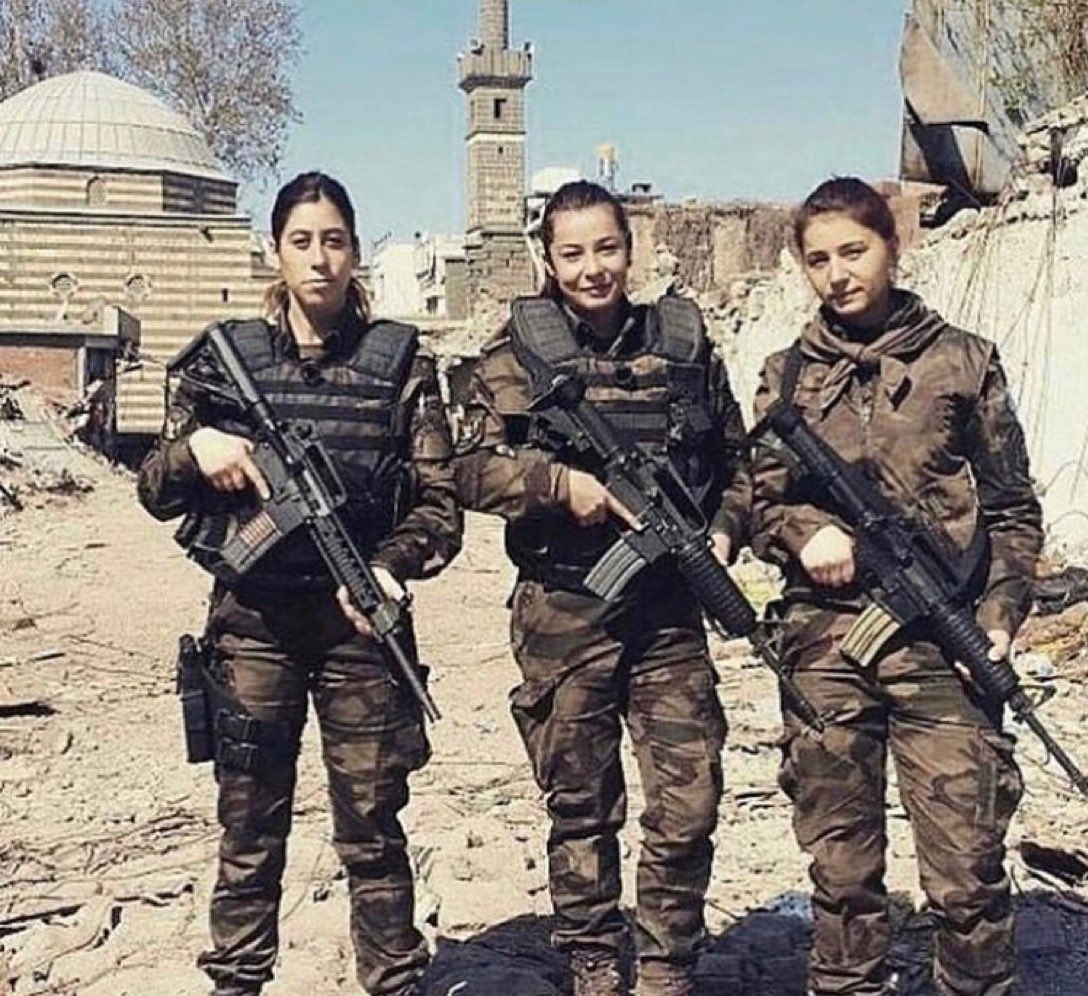 FiiTarih's tweet photo. “Bayrak Düşmesin Diye Toprağa Düşenlerdir Bu Vatanın Gerçek Kahramanları..” https://t.co/Y3ALMQW3vq