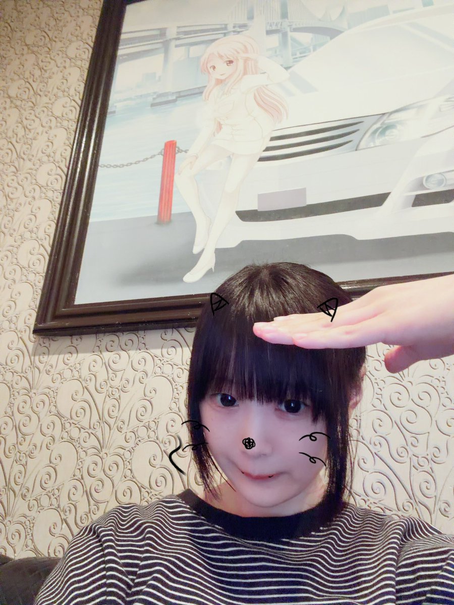 i_10__25_'s tweet photo. 後ろの女性に見守られながら歌いました https://t.co/QpzmDs69DS