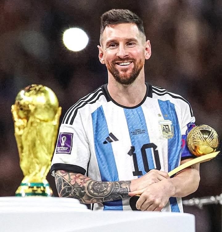 t00la244's tweet photo. Completed Football         Chased out  
At 35 years old.                 By Coach At 41 years old https://t.co/nRAKuuGRrq