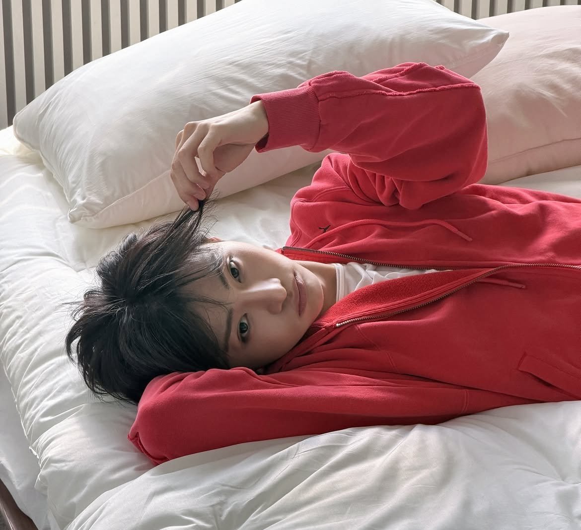 aebywon's tweet photo. But I think this Sangwon bed selca is so fucking pretty! Cantik menal menul nya itu dapet banget anjirr! https://t.co/CYC0kG3D7U