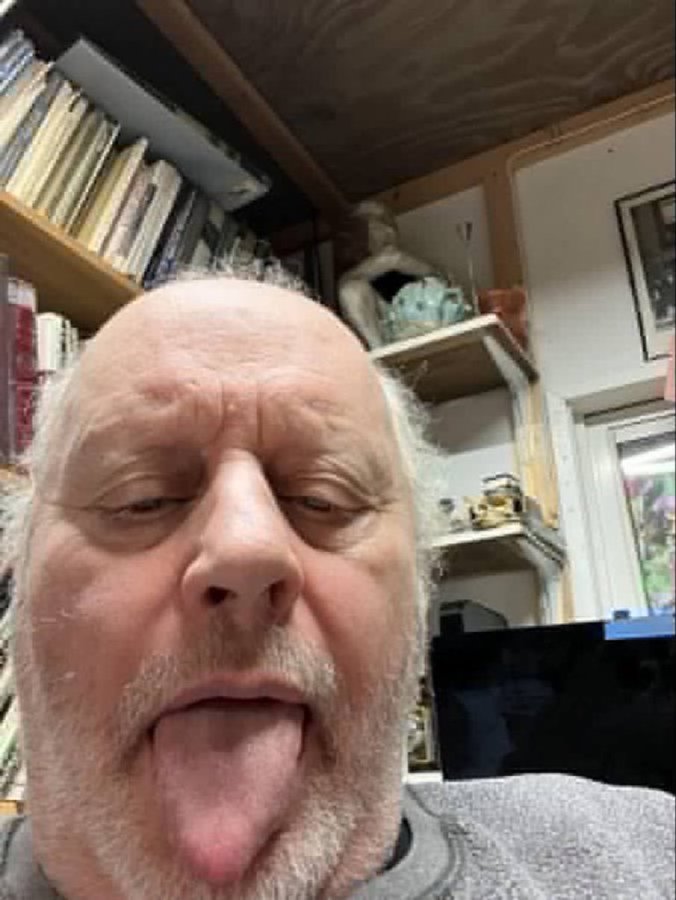 princesseTati's tweet photo. Hey pretty lady 😘😘 
Can you date an old man like me baby girl?
 ❤️❤️💗 https://t.co/2d1Vn1P4DJ