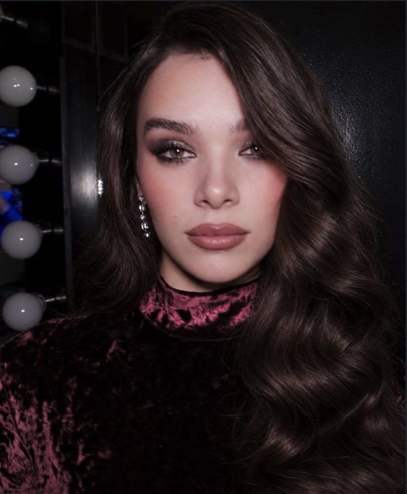 SteinfeldSource's tweet photo. LADIES AND GENTLEMAN, HAILEE STEINFELD https://t.co/Vv6Cfb0vgw