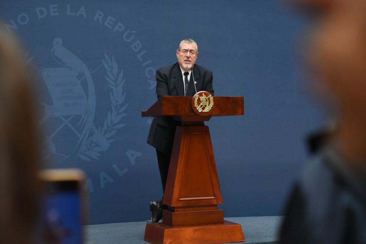 #AhoraLH | Presidente Bernardo Arévalo explica que no sancionó el decreto 21-2026 derivado de la aprobación del decreto 22-2026, "respetando la decisión del …