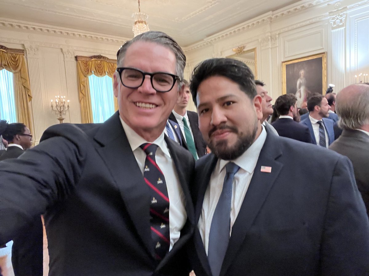 danielggarza's tweet photo. Always an honor to be part of the White House celebrations of Hispanic Heritage. Also an amazing opportunity to catch up with old and new friends.

Great to run into one of them, Deputy Assistant Secretary of War for Americas Security Affairs Joseph Humire. Proud of you, brother. https://t.co/NdEjUMekgQ