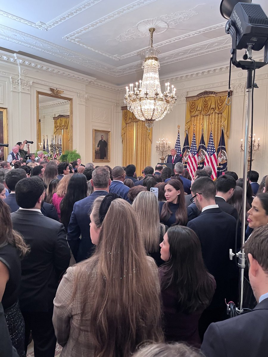 danielggarza's tweet photo. Always an honor to be part of the White House celebrations of Hispanic Heritage. Also an amazing opportunity to catch up with old and new friends.

Great to run into one of them, Deputy Assistant Secretary of War for Americas Security Affairs Joseph Humire. Proud of you, brother. https://t.co/NdEjUMekgQ