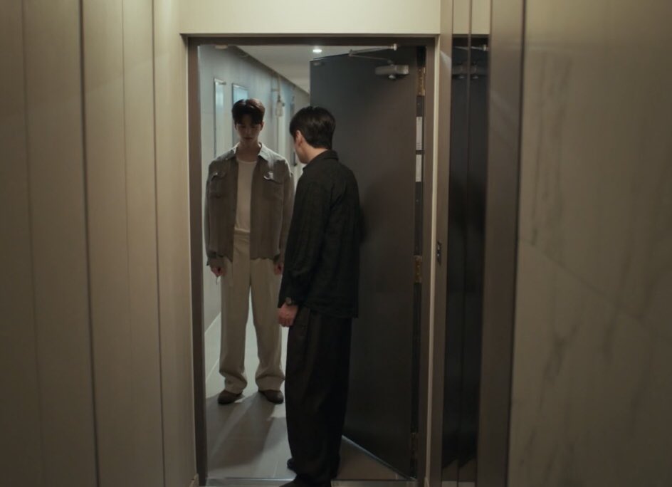 elasizne's tweet photo. thinking about the fact pio's every day showing up at the jeongyo front door unannounced https://t.co/DWtsAjiNMj