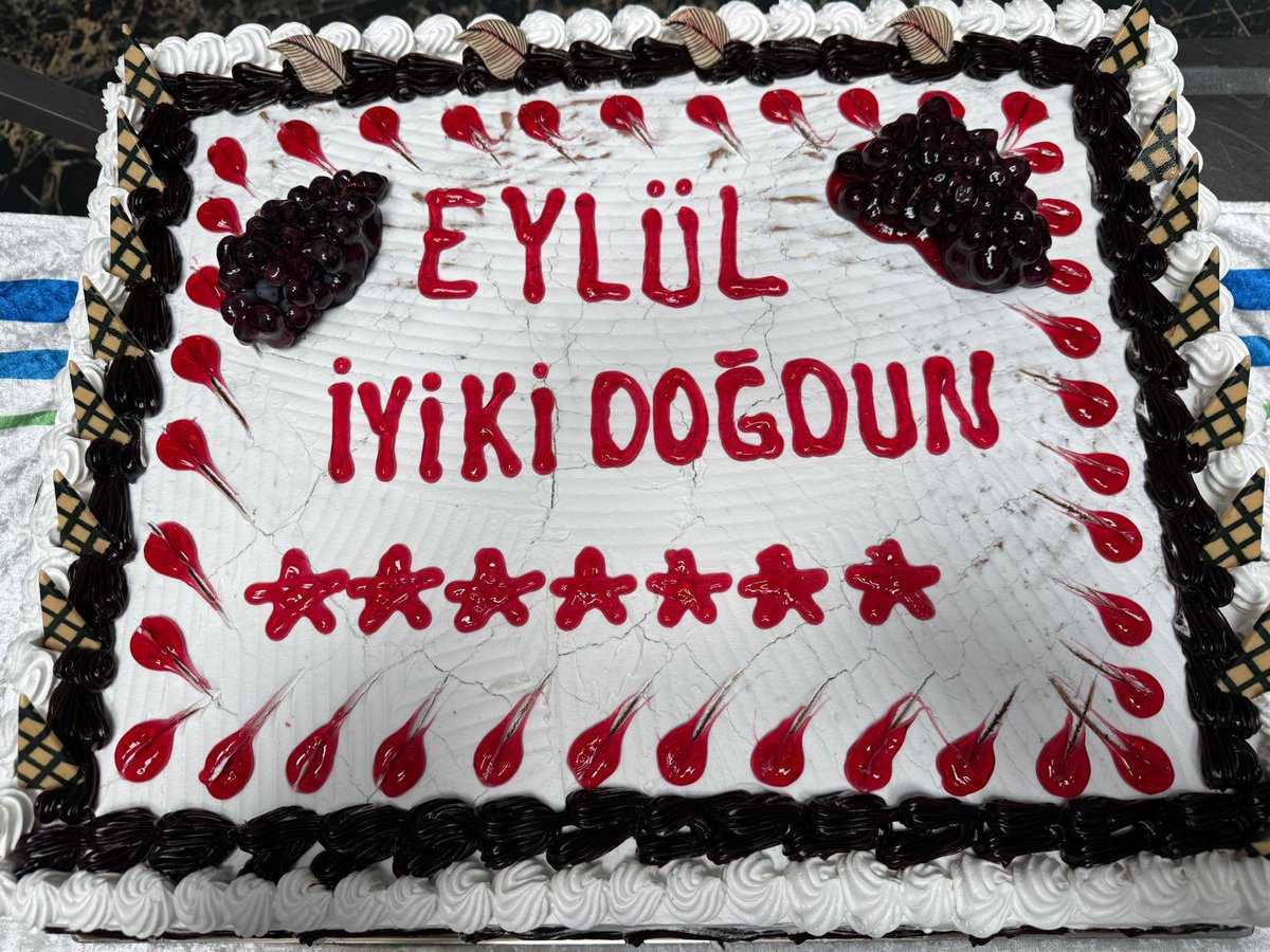 nevsehirsimya's tweet photo. 🎈🎂 Eylül Ayında Doğan Öğrencilerimizi Kutladık! 🎂🎈

Nevşehir Simya Koleji İlkokul öğrencilerimizle birlikte, Eylül ayında doğan ö��rencilerimizin doğum günlerini hep birlikte neşe ve mutluluk içerisinde kutladık. 🥳💕 https://t.co/qYDdSPjH6X