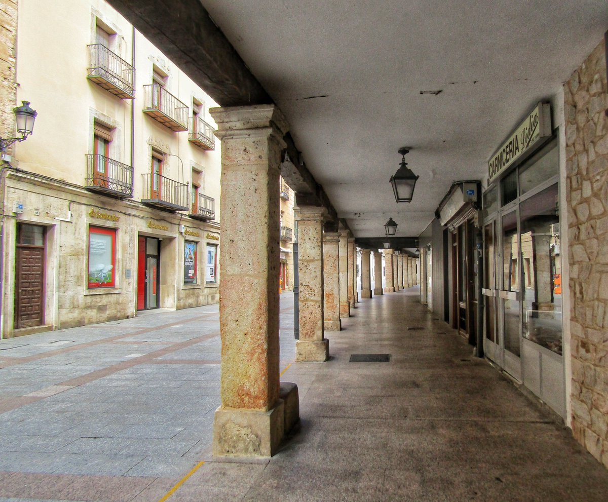 ManuelRevilla57's tweet photo. Los soportales de El Burgo de Osma son una verdadera maravilla ...

#Soria @CyLEsVida https://t.co/phv0LIcRFv