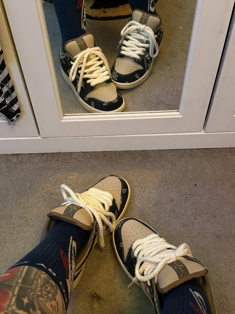 mandiisdaddy's tweet photo. New shoes need christening betas😈 https://t.co/qb2shrJCKK