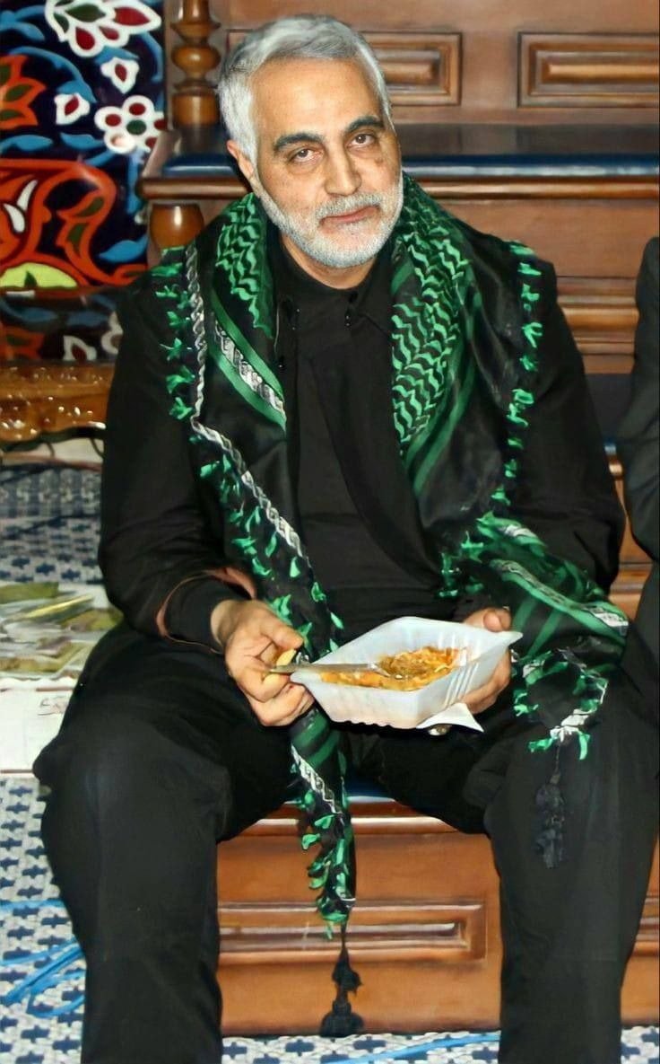 GDAlii111's tweet photo. General Martyr Hajj Qassem Soleimani 💚 https://t.co/40evTA02wg