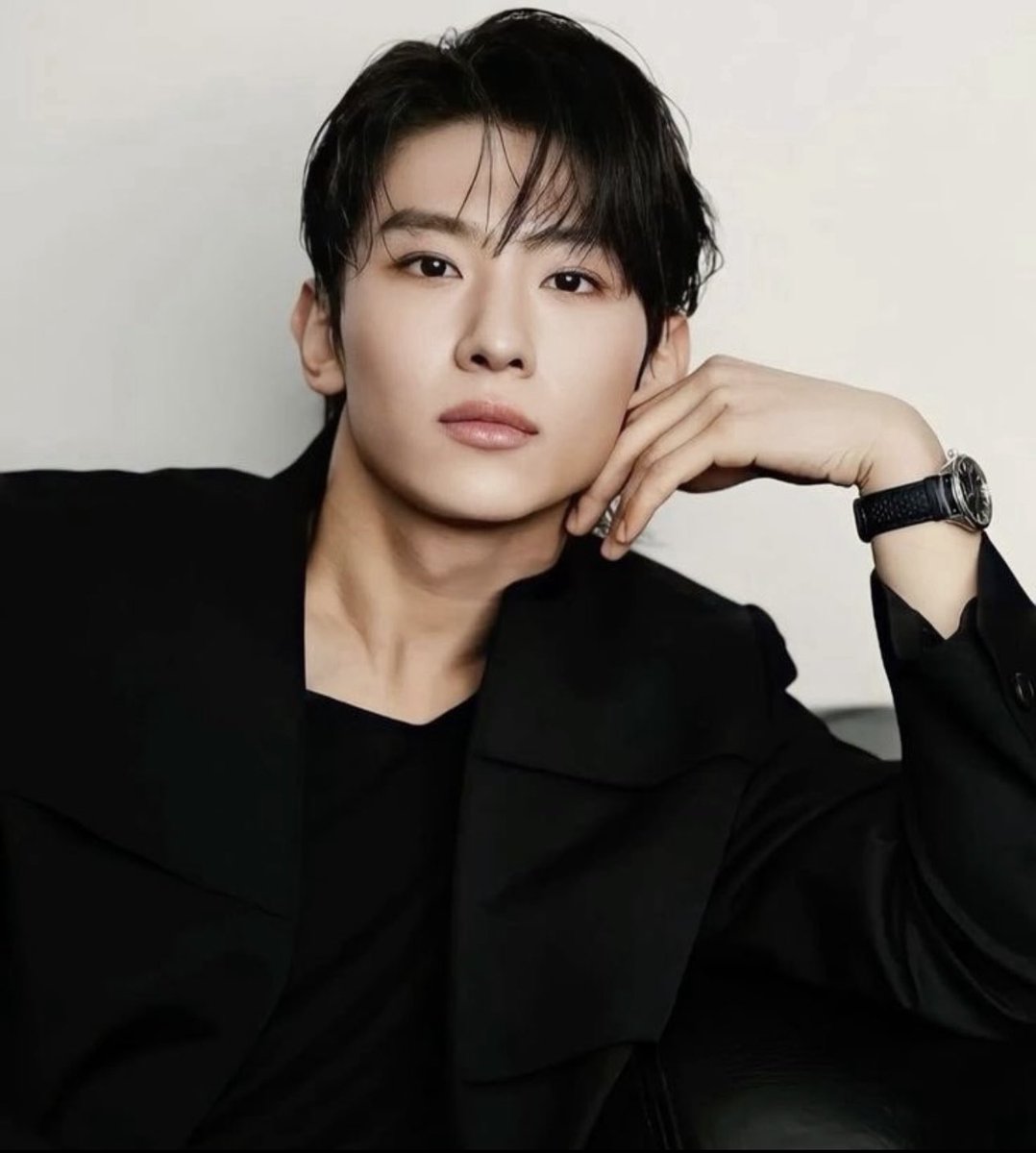 SSimbat2030's tweet photo. Dex’s entrance on Kian's Bizarre B&amp;B Season 2 was hot topic trending [theqoo] with over 211 comments🔥

https://t.co/KjBqh7PLbm

Knets praised Dex's striking visuals during his snowy entrance &amp; exciting next week ep with him! 

#KiansBizarreBnB2 #대환장기안장2 #덱스 https://t.co/lckq0XaySa