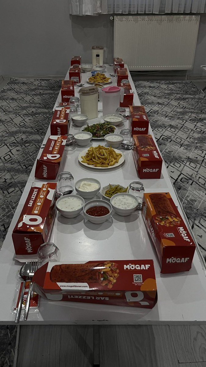 anyez31's tweet photo. doğum günü yemeğim https://t.co/wYNUneufST