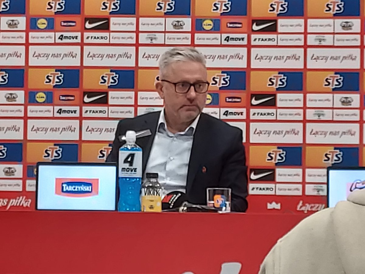 bugajski_karol's tweet photo. Trener Jerzy Brzęczek: Gratuluję drużynie dobrej pracy, również przed meczem. Podsumowanie zacząłem jednak od tego, że zależy nam na jednym - żeby to podtrzymać #POLSWE https://t.co/q5ZZp2eJA2