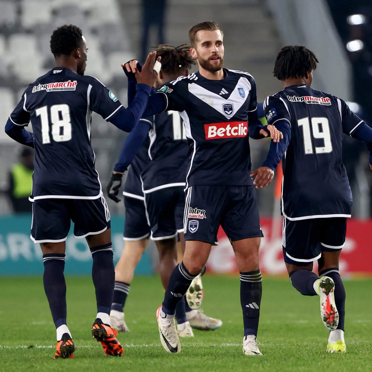 dengeplus's tweet photo. Fransız futbol takımı Bordeaux, 55 TL karşılığında satıldı.

Takımın yaklaşık 20.000.000 Euro borcu var. https://t.co/giNd7xNHJw