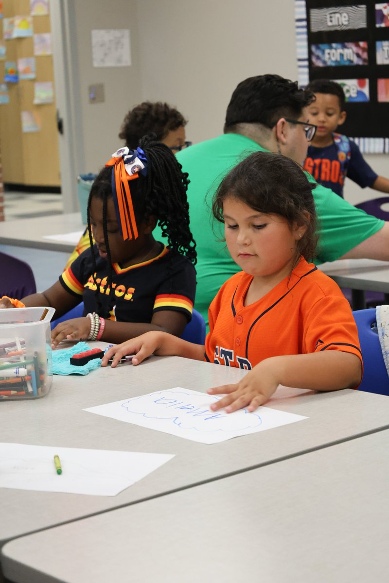 CFISDClubRewind's tweet photo. Our Club Rewind friends at Birkes Elementary were rocking their blue and orange! ⚾️💙🧡

#GoAstros #ClubRewind #CFISD https://t.co/qGg3naq92N