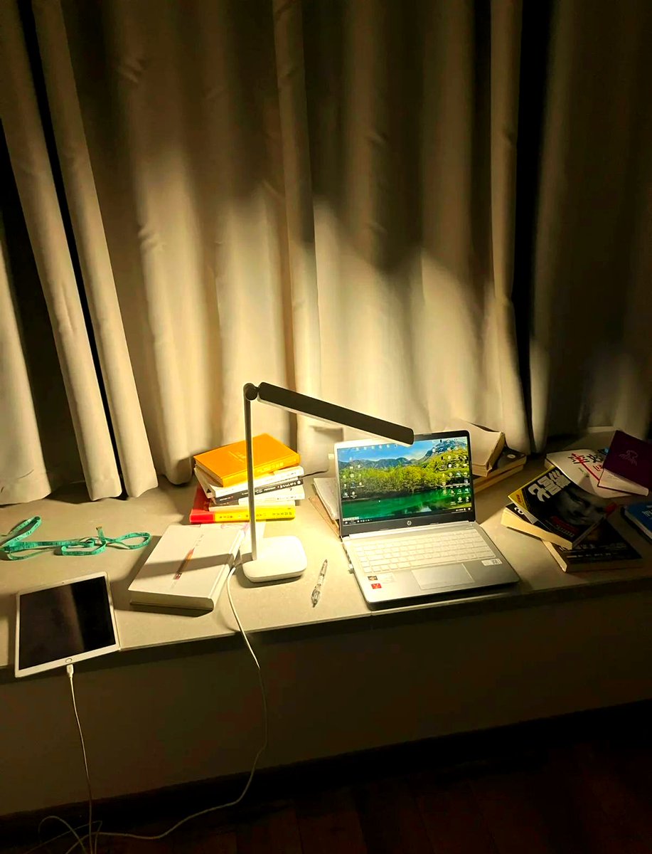 Endroegipq's tweet photo. Otra noche de trabajo hasta tarde -  + archivos sin contar = mi martes. https://t.co/G3T9IVNI0o