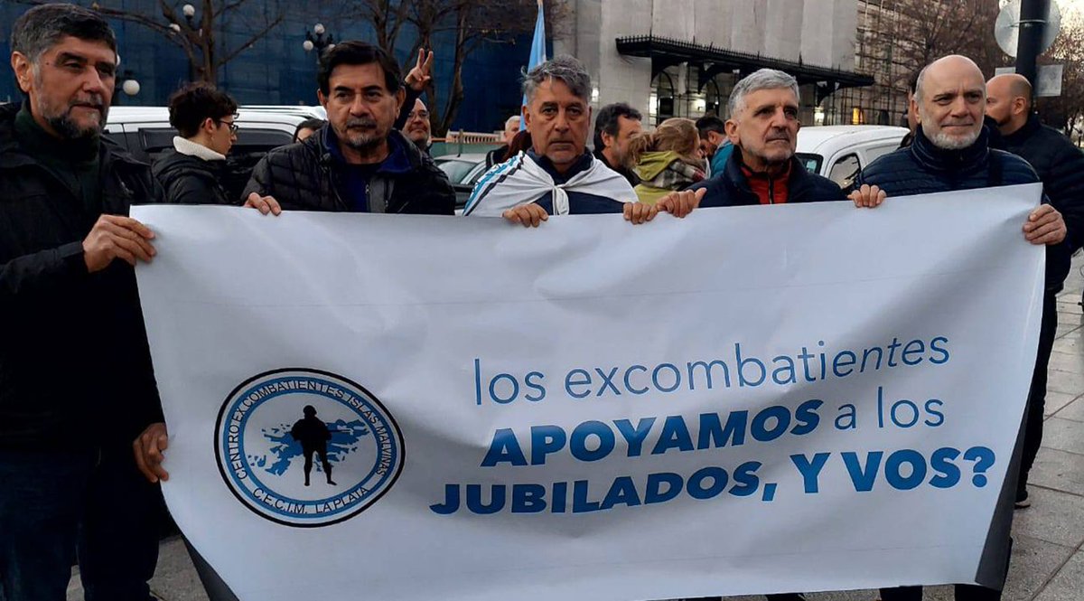 tiempoarg's tweet photo. 🗨️ La respuesta de los ex Combatientes a la Corte: “¿Defendimos la soberanía en Malvinas pero ahora no estamos habilitados?” https://t.co/V1UXd57JEi https://t.co/RydYXaWWky