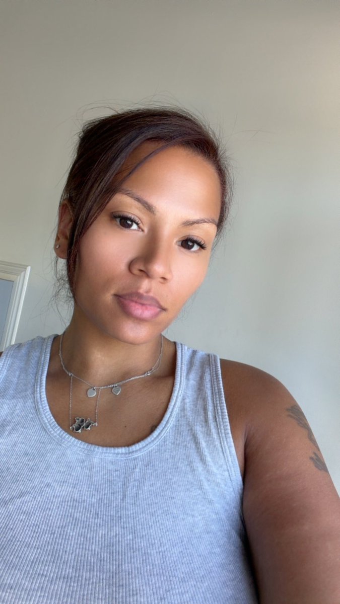 PrettyWings1017's tweet photo. Sup whores and fuck niggas 💋 https://t.co/Jbba4LVkla