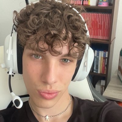 DomzBased's tweet photo. New pfp 👾🤍 https://t.co/Wk8fFAwqpg
