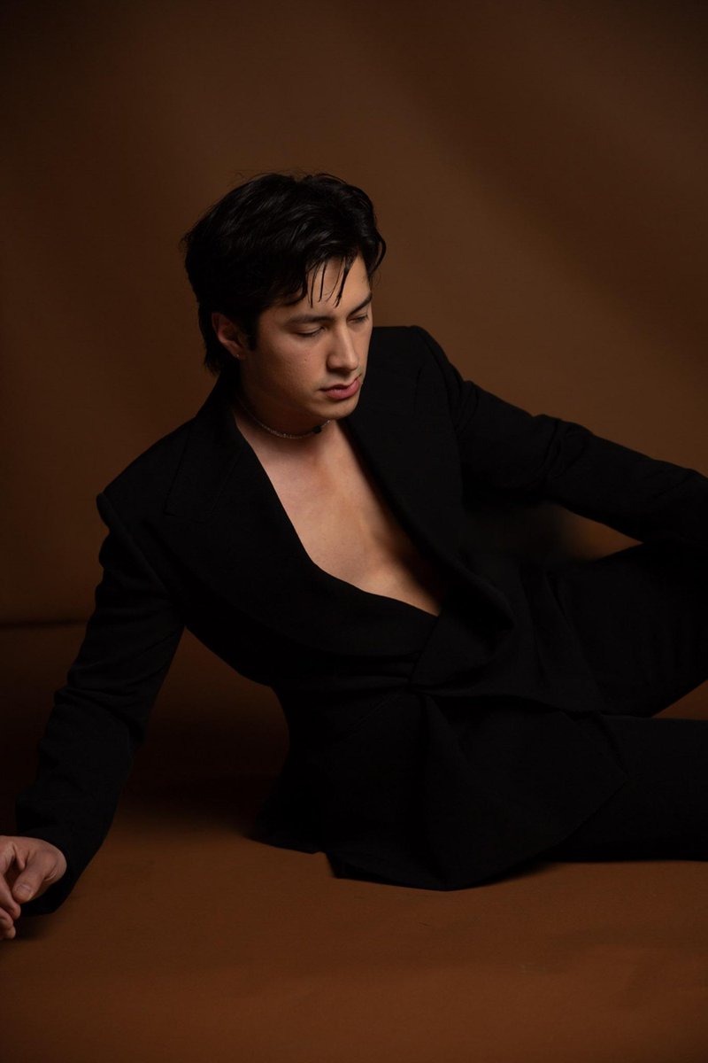 hudsonconnorupd's tweet photo. EXCLUSIVE unseen photos of Hudson Williams from his Vanity Fair photoshoot back in December. 

added a few more over on Instagram!
https://t.co/E2lQ3UDBGS

Please credit us if you repost. ♥️

Do you guys want some Connor ones too? 👀 https://t.co/F5qCemBluu