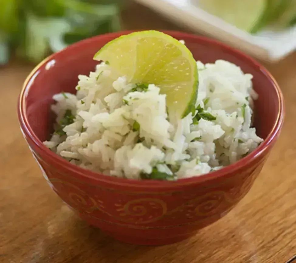 Living_Lou's tweet photo. Easy-to-make cilantro lime rice!
This #recipe is packed with FLAVOUR from garlic, cilantro, lime + cumin. See what you need to make it >> https://t.co/y9sMZ1hQBZ
#rice #cooking https://t.co/pyWl62tN7i
