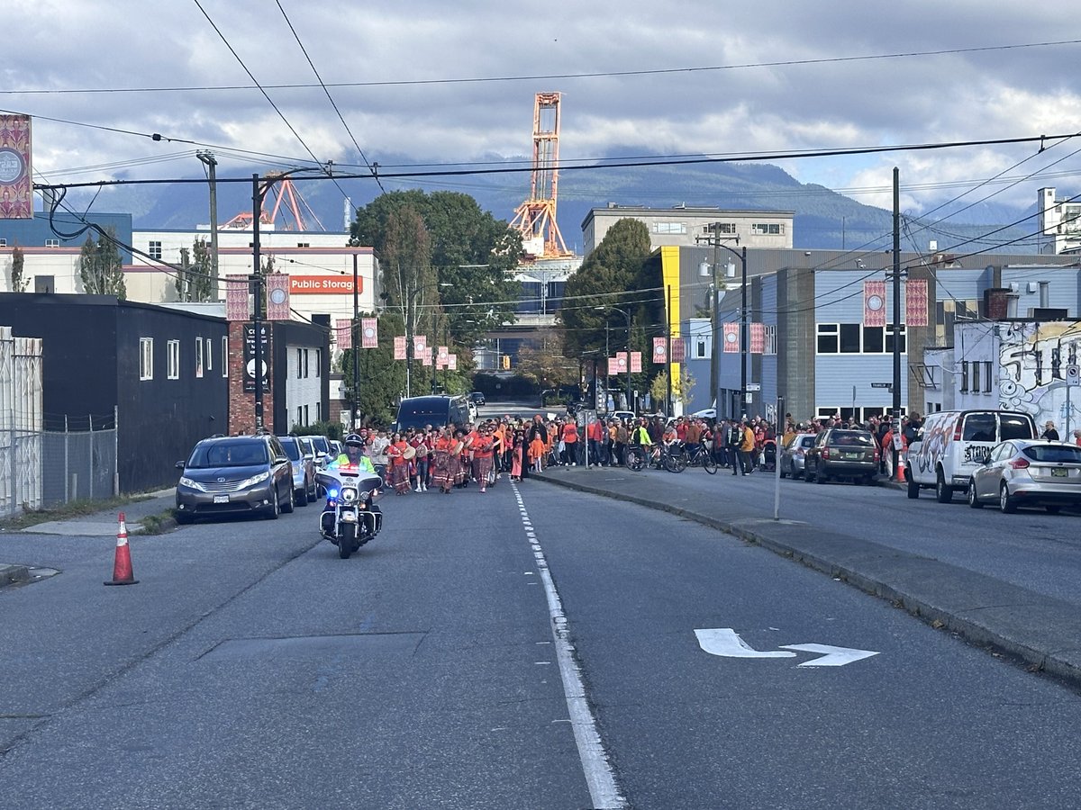 VPDTrafficUnit's tweet photo. VPD motors assist with commemorative walk to honour survivors and reflect on the legacy of Canada's Indian Residential School system #OrangeShirtDay  #EveryChildMatters https://t.co/23oDu8YzEm
