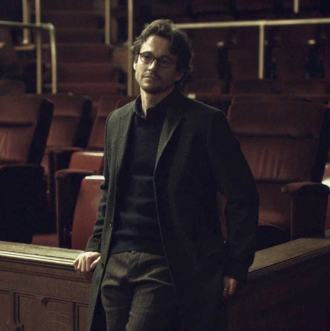 DEVlLSLAMB's tweet photo. i love will graham's style evolution through the seasons https://t.co/Sxf8gH9s4B
