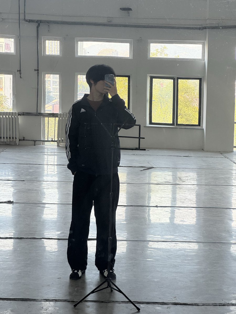 X18008123's tweet photo. 最近学习压力好大呜呜😈
#校园 #压力好大 #zw https://t.co/9ox6feZ4mE