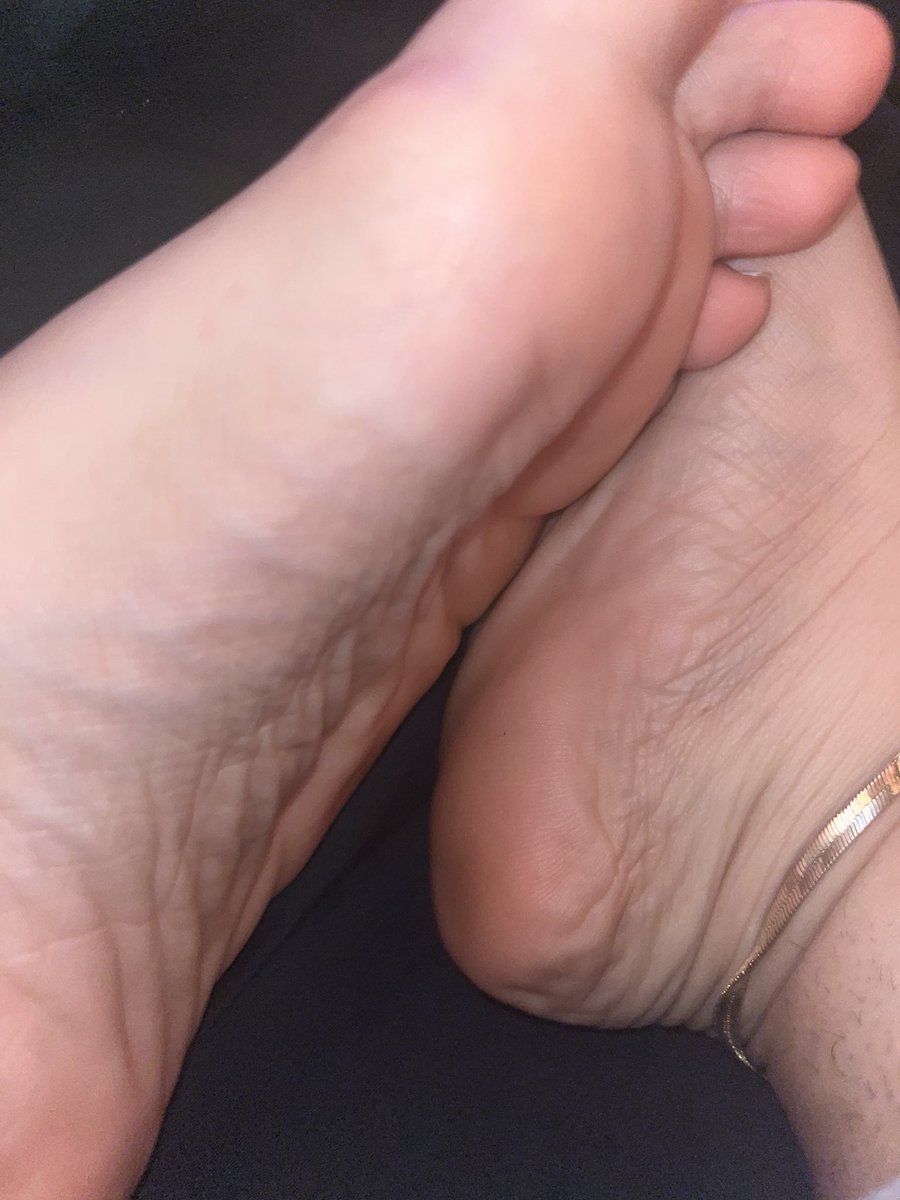 Toesforbro01's tweet photo. Dm me for more 😜 #feetpicsforsales #FeetAddict https://t.co/EE9qd8YvZr
