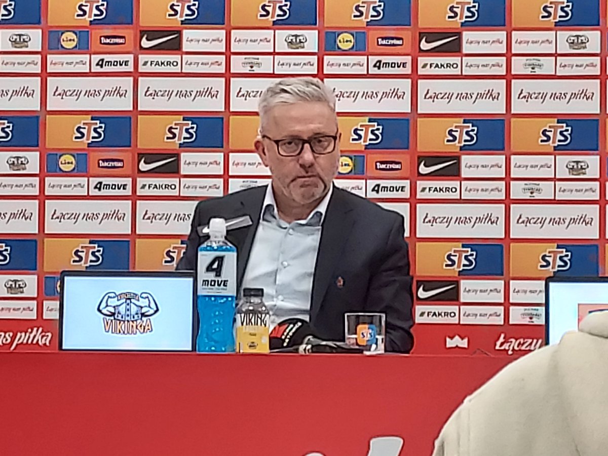 bugajski_karol's tweet photo. Trener Jerzy Brzęczek: Model gry, jaki zaproponowaliśmy, od początku funkcjonuje. Jesteśmy w stanie wprowadzać nowych w nasze ryzy, ale to też ich umiejętności, talent, inteligencja. Pochwała, że pomimo zmian w większości realizowaliśmy, co założyliśmy #POLSWE https://t.co/As2Wo79PRv