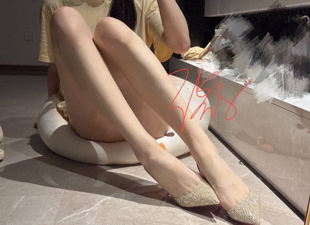 Wwi2uh's tweet photo. 高跟鞋👠 https://t.co/R4ZAZ8RluL