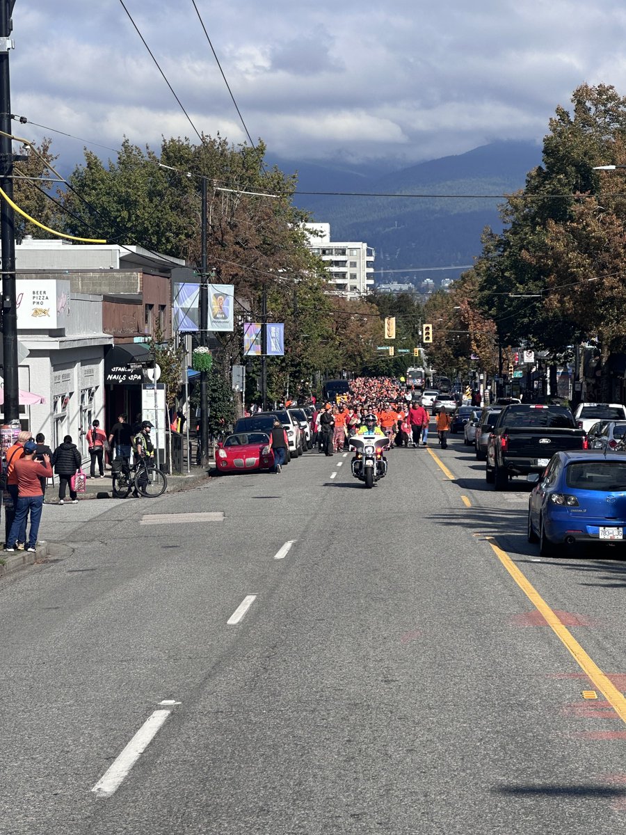 VPDTrafficUnit's tweet photo. VPD motors assist with commemorative walk to honour survivors and reflect on the legacy of Canada's Indian Residential School system #OrangeShirtDay  #EveryChildMatters https://t.co/23oDu8YzEm