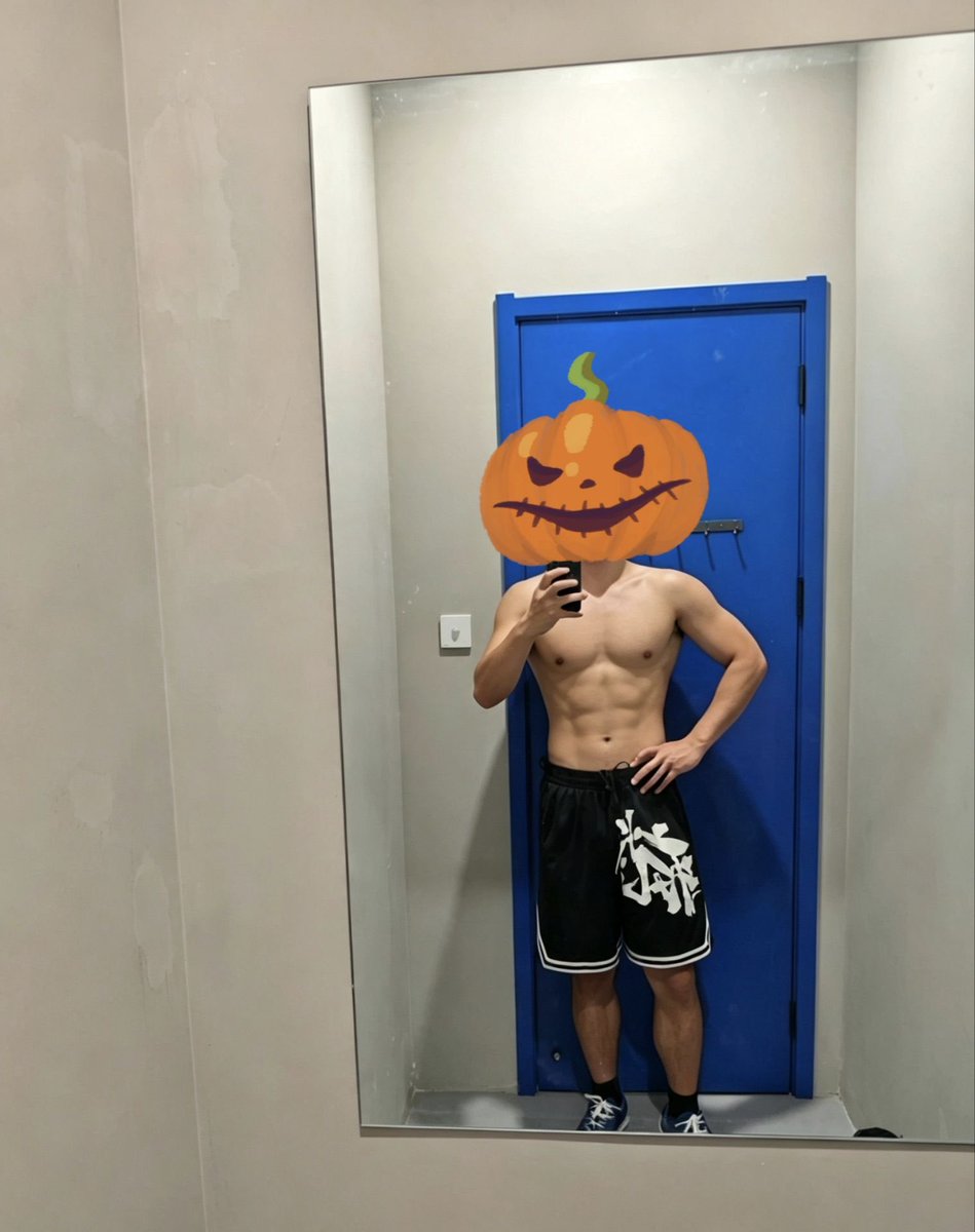 TTljba's tweet photo. 初来乍到，有没有前辈带路 （not gay） https://t.co/alCLerMQkJ