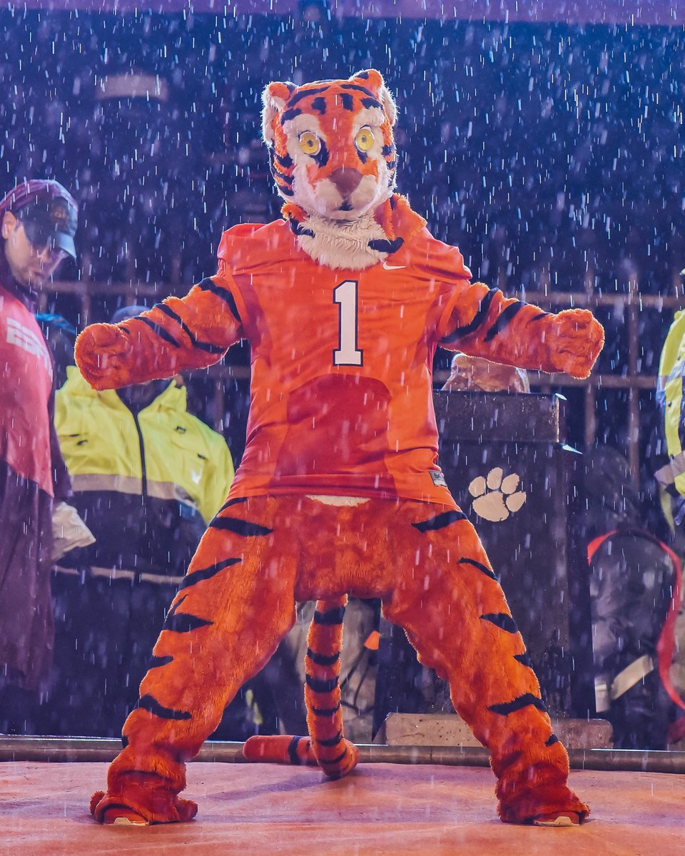 ClemsonTigers's tweet photo. We've got a @ClemsonFB night game live on ABC on Saturday, October 3, against a top-10 opponent inside Death Valley with rain in the forecast...

We've seen this before 🐅🏈 https://t.co/HtioxDhTry