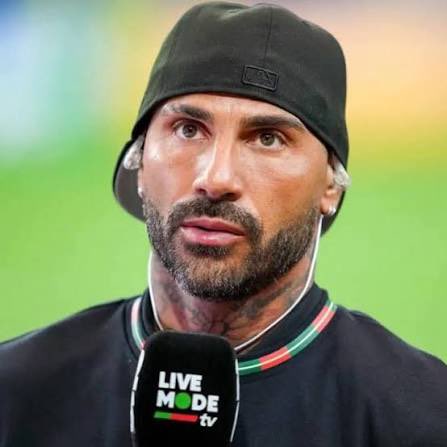 centreGoalHQ's tweet photo. 🚨RICARDO QUARESMA ON CRISTIANO RONALDO & JORGE JESUS:

🎙️Reporter: “Ricardo, what do you think about Ronaldo and the Portugal situation?”

🗣️Quaresma: “Cristiano is my brother and one of the greatest players ever, but I will always tell the truth. He is not bigger than Portugal.”

“Portugal gave Cristiano the platform to become a legend, but the shirt comes before every player. Nobody is bigger than the national team.”

“If he is tired of playing for Portugal, then retire. Nobody is forcing him to stay.”

“You cannot demand that the manager treats you differently because of your name. If the coach thinks you should sit on the bench, you sit on the bench.”

“Cristiano has done everything for Portugal, and we should respect that. But respect goes both ways.”

“If you love Portugal, you accept difficult moments. You don’t walk away because things aren’t going your way.”

🎙️Reporter: “So you think Ronaldo should retire?”

🗣️Quaresma: “If he no longer wants to fight for the shirt, yes. Portugal will continue with or without Cristiano Ronaldo.”