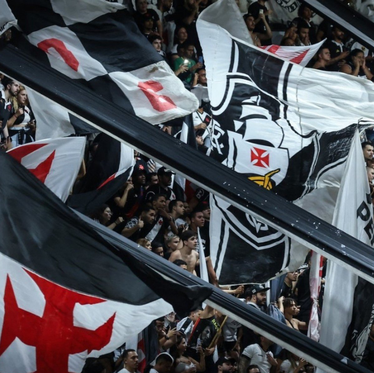 Noitedecopa's tweet photo. 🚨 A LISTA DE TORCEDORES DA SAG SEGUE CRESCENDO!!!

De ontem pra hoje tivemos um bom aumento de cadastro de usuários brasileiros! E o Vasco da Gama segue ISOLADO entre os clubes do Brasil.

Segue a lista de torcedores registrados no site:

🇧🇷 Vasco (162)
🇧🇷 Flamengo (42)
🇧🇷 Internacional (28)
🇧🇷 Fluminense (27)
🇧🇷 Fortaleza (13)
🇧🇷 São Paulo (13)
🇧🇷 Goiás (12)
🇧🇷 Palmeiras (11)
🇧🇷 Santos (11)
🇧🇷 Botafogo (10)
🇧🇷 Corinthians (9)
🇧🇷 Cruzeiro (8)
🇧🇷 Athletico-PR (6)
🇧🇷 Atlético-MG (6)
🇧🇷 Grêmio (6)
🇧🇷 Atlético-GO (3)
🇧🇷 Coritiba (3)
🇧🇷 Náutico (2)
🇧🇷 Ponte Preta (2)
🇧🇷 Santa Cruz (2)
🇧🇷 Sport (2)
🇧🇷 Vila Nova (2)
🇧🇷 ABC (1)
🇧🇷 Bangu (1)
🇧🇷 Ceará (1)
🇧🇷 Inter de Santa Maria (1)
🇧🇷 Juventude (1)
🇧🇷 Santo André (1)
🇧🇷 Uberlândia (1)

‼️ O link do site está na página deles: @sagfutbol