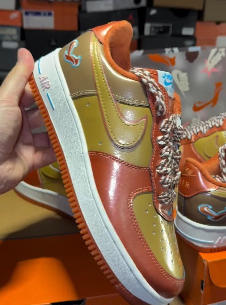 KicksFinder's tweet photo. IN HAND LOOK: NIGO x J-Hope x Nike Air Force 1 '01 "Burnt Sunrise" 🐿️

🗓️ October 22nd, 2026
📝 IO8766-800 (MENS)
💰 $150 USD
📹 IG: pgknows
💵COP OR 🚮DROP? https://t.co/FSYXMUTGUL