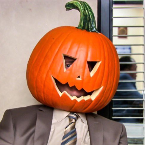 OfficeMemes_'s tweet photo. September 30 vs October 1 https://t.co/f2wvK5FuRr