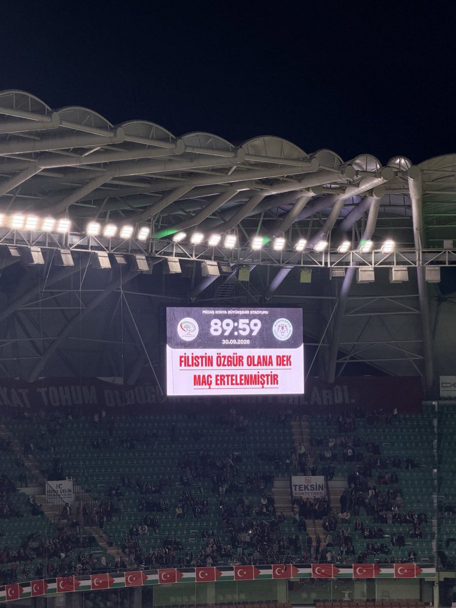 yyasaryyavuz's tweet photo. “Filistin özgür olana dek maç ertelenmiştir.” 

Konyaspor–Filistin Millî Takımı maçında zaman 89:59’da durdu.

Doksan dakikanın son saniyesi, özgür Filistin’in yarınlarına emanet edildi. https://t.co/XCa3HEQQPW